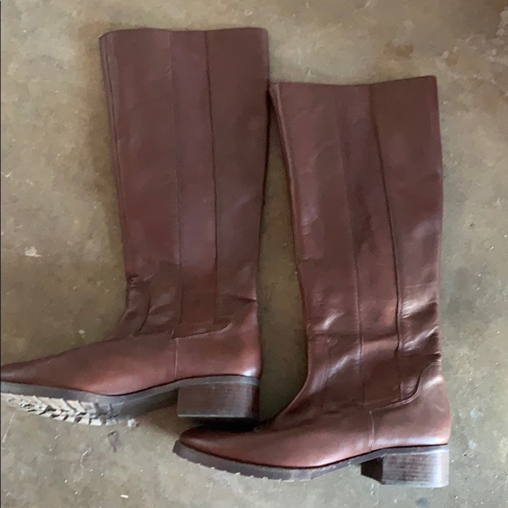 Donald Pliner boot